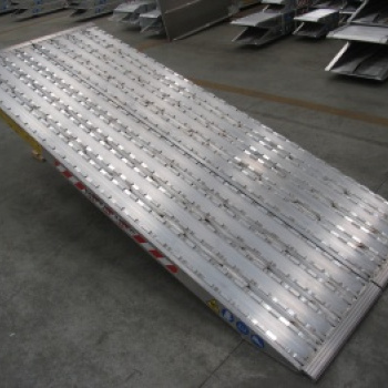 aluminium_oprijplaten_45_meter_11000_kg_zwaar_transport_extra_breed