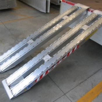 aluminium_oprijplaten_45_meter_6095_kg_zwaartransport_extra_breed